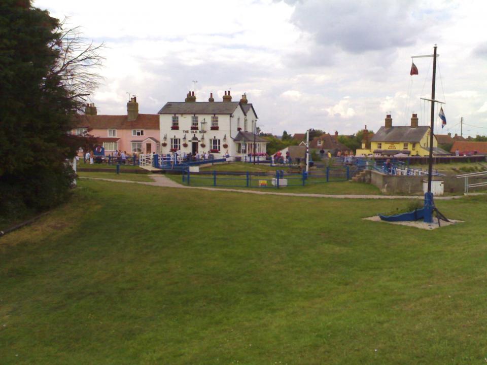 Heybridge Basin, Essex 2011 with many 18th C. elements and modestly sized brick buildings (© Simon Odell)