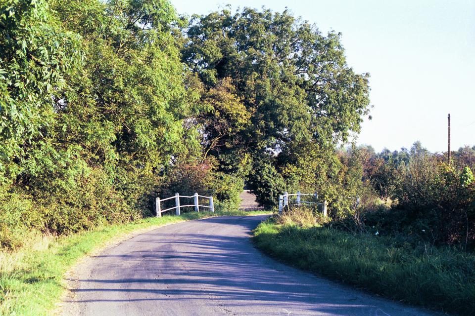 Lowland Village Farmlands + Whitegate Bridge, Hertfordshire County Boundary north of Ashwell (1999) (© HCC Landscape)