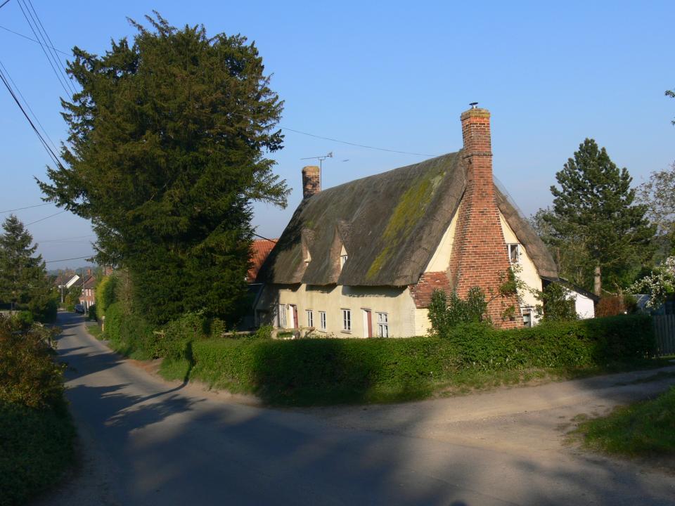 Valley Settled Farmlands + Typical vernacular timber framed house (plastered and painted) in the high street of Baylham.   (© Jonathan Dix)